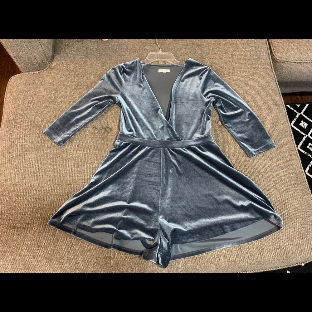 Velvet 3/4 sleeve romper perfect for the holidays!